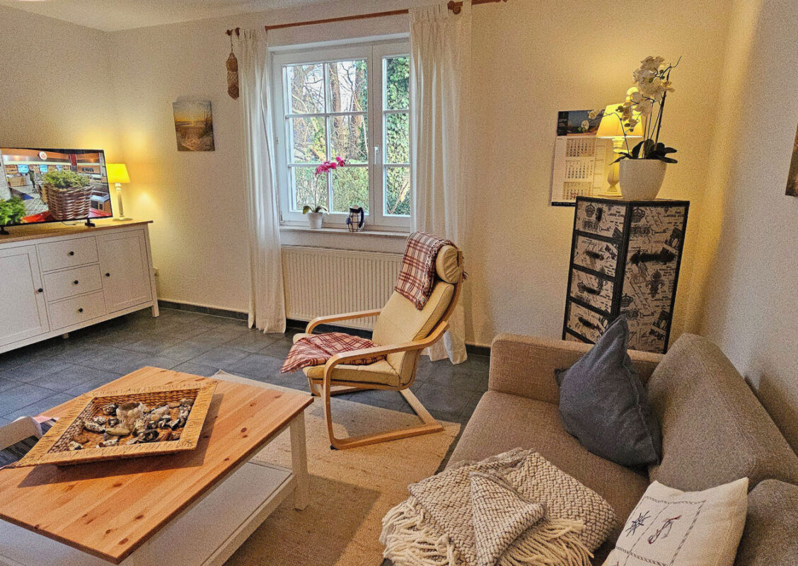 Prerow Ferienhaushälfte Erle 9 - Ferienservice Prerow Erlengrund 9   18375 Ostseebad Prerow